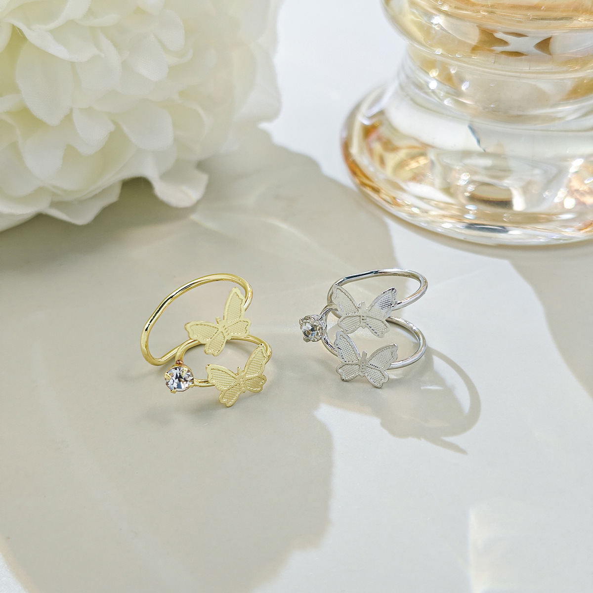 Sexy and Cool Style Diamond-Encrusted Ear Cuff for Women, K-Style, Simple and Versatile, Compact Butterfly Pierced Earrings
