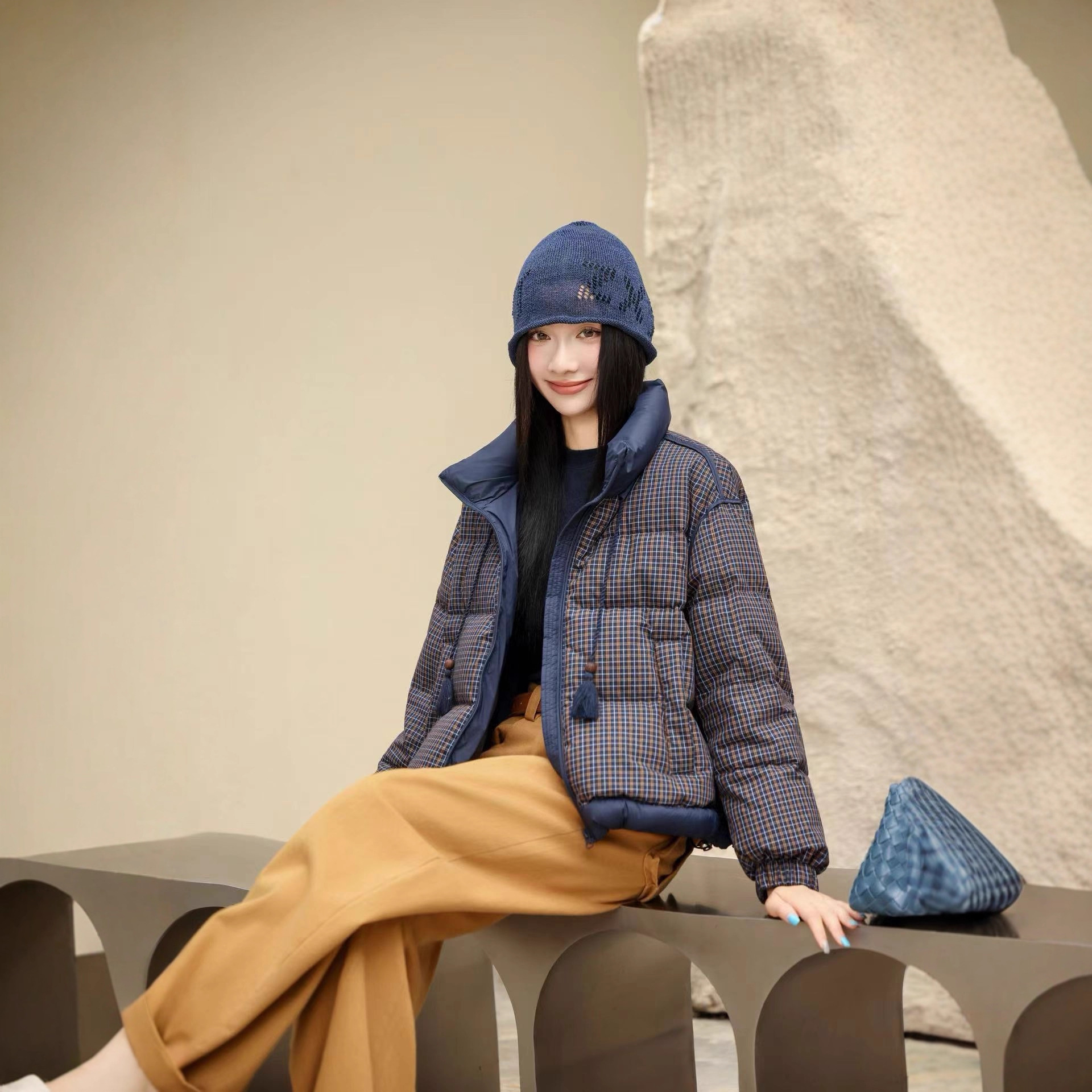冬季美式复古个性潮流蓝色格子印花保暖宽松女款高领撞色羽绒服女