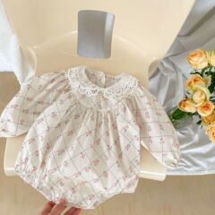 ins2024 baby clothes for girls baby triangle harem lace collar western style small floral bag fart clothes romper