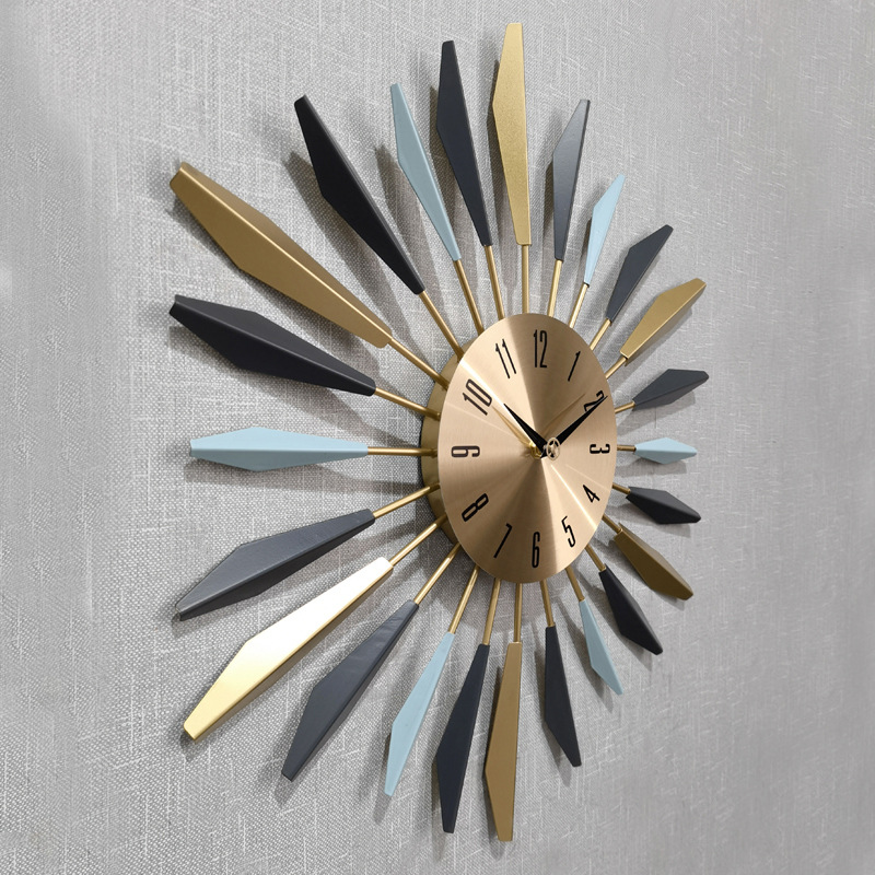 Estilo Europeo sala de estar entrada mudo Reloj de pared de hierro Luz de lujo decorativo Reloj de pared de la leche tienda de té Reloj de pared reloj de arte