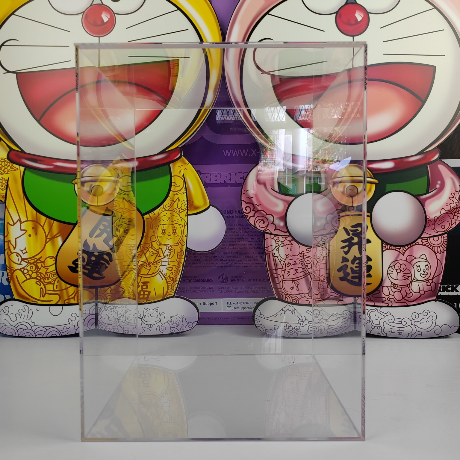 一体亚克力防尘展示盒