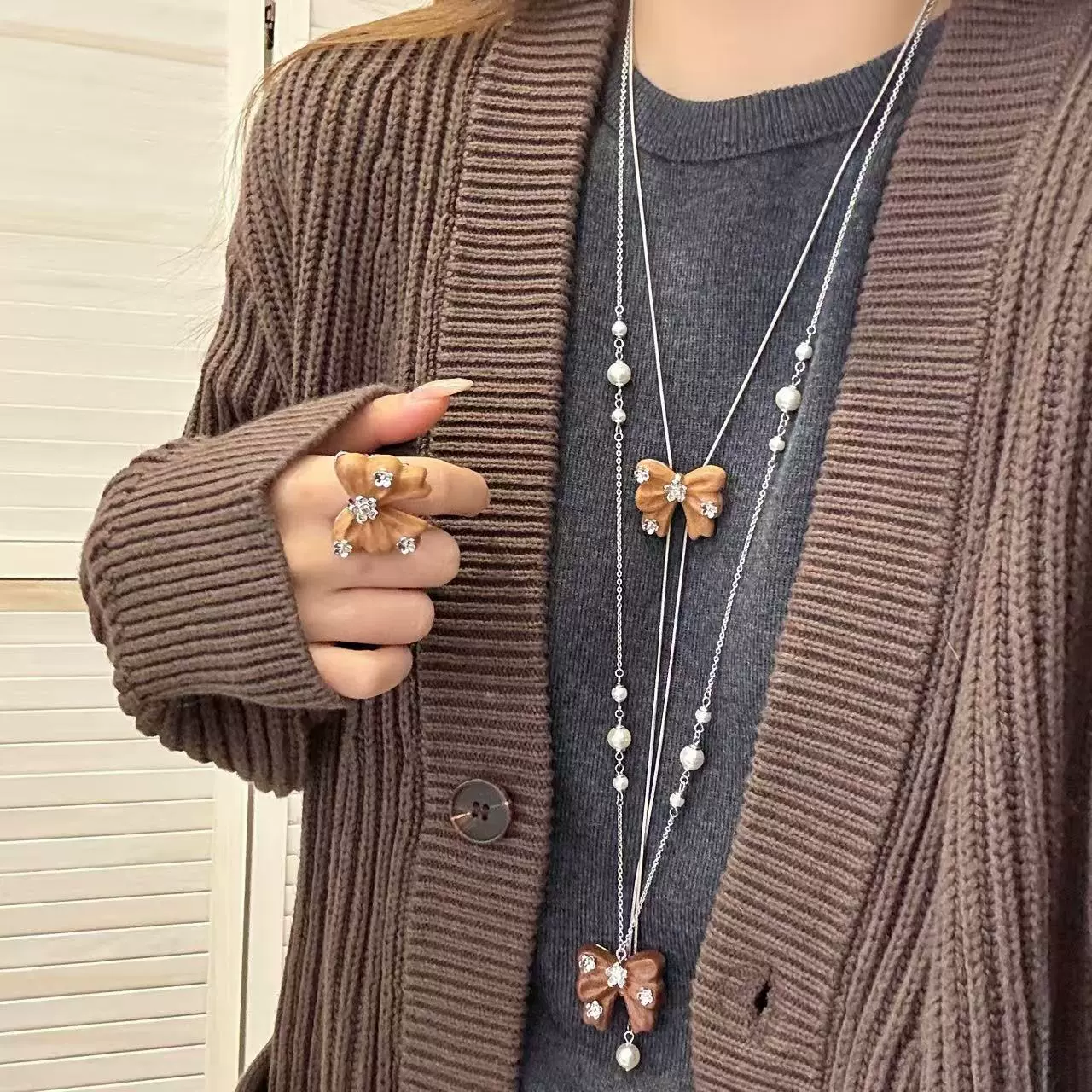 超闪锆石花朵蝴蝶结戒指项链女2025冬季新款小众轻奢百搭长款毛衣