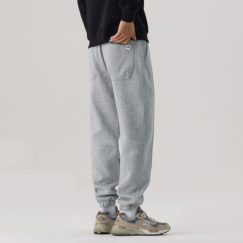 Mick Jones2025 caño hombre pantalones casuales sueltos versátiles estilo coreano de moda pantalones deportivos gris regular