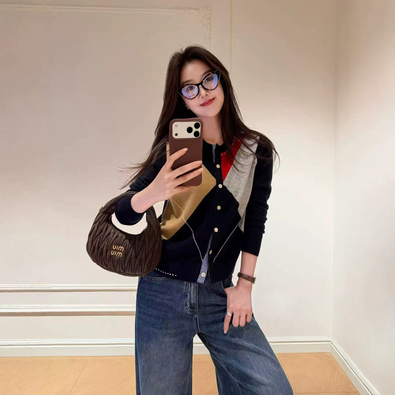 Women's Knitted Cardigan European Style Autumn/Winter Designer College Style Color-Block Diamond Pattern Jacquard Tassel Cardigan Sweater Women's Knitted Cardigan European Style Autumn/Winter Designer College Style Color-Block Diamond Pattern Jacquard Tassel Cardigan Sweater