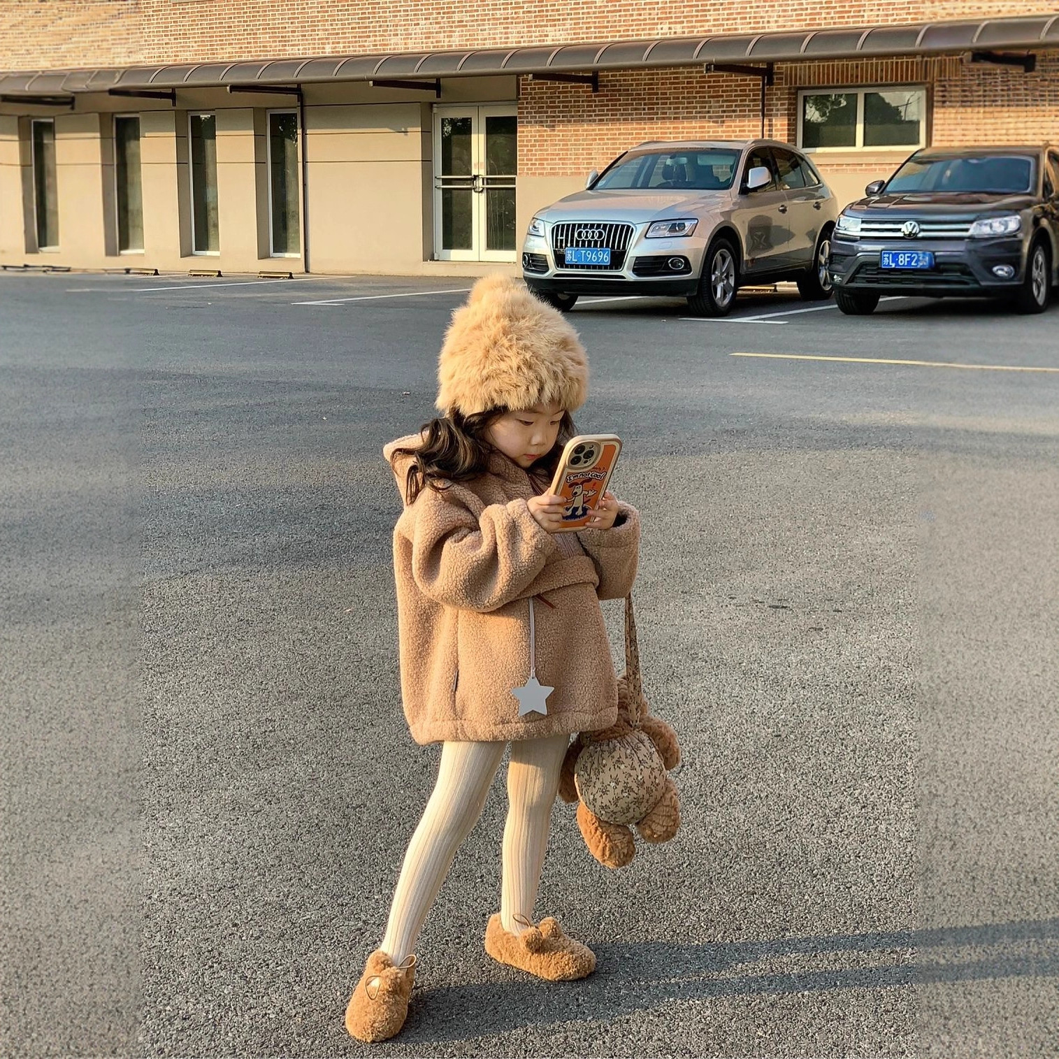 2023冬女童休闲宽松泰迪绒半拉链连帽加绒加厚保暖大衣羊羔绒外套