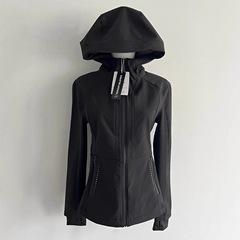 软壳冲锋衣女春秋外套2025新款收腰显瘦小个子户外上衣骑行服穿搭