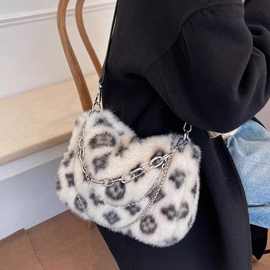 秋冬新款豹纹毛毛链条法棍包百搭毛绒绒包柔软单肩格子斜挎小包包