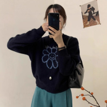 2025年秋季太阳花图案针绣笑脸花朵套头毛衣女简约宽松设计感上衣