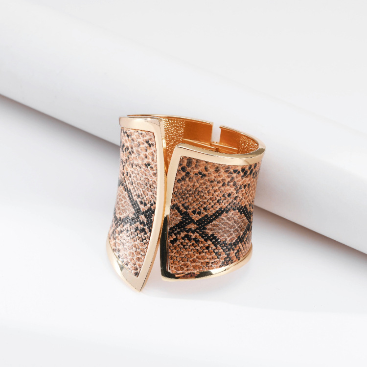 Fashion Wide-sided Snake-patterned Leather Bracelet display picture 2