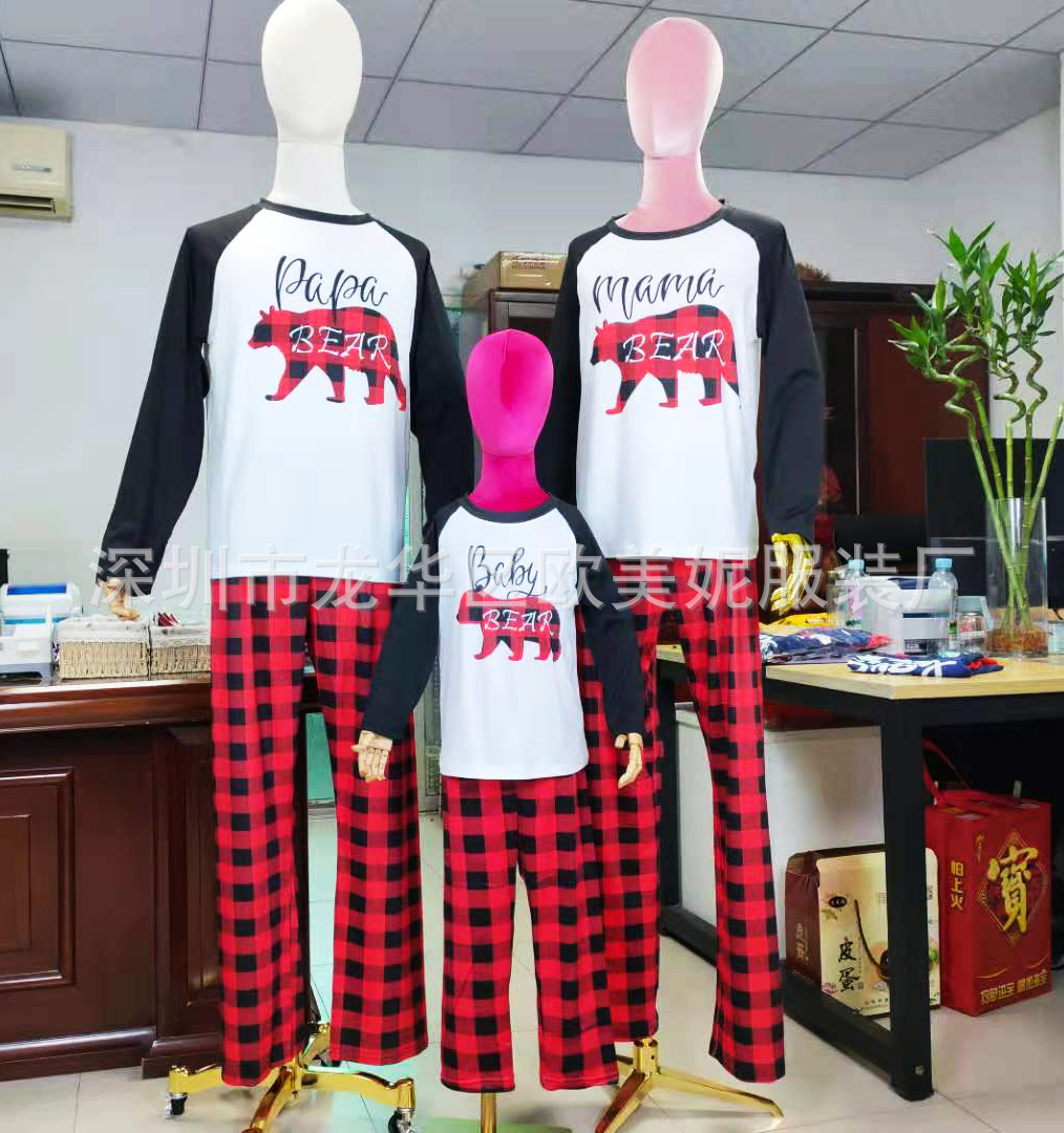thumbnail image 1 of Juego de pijamas de Navidad familiar, conjuntos de camiseta de elfo y pantalones de pijama a rayas, 1 of 5