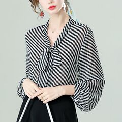 春の服の新型の復古vネックのシャツの女性の上着の女性のストライプのプリントのファッションの気質のシフォンのシャツの女性