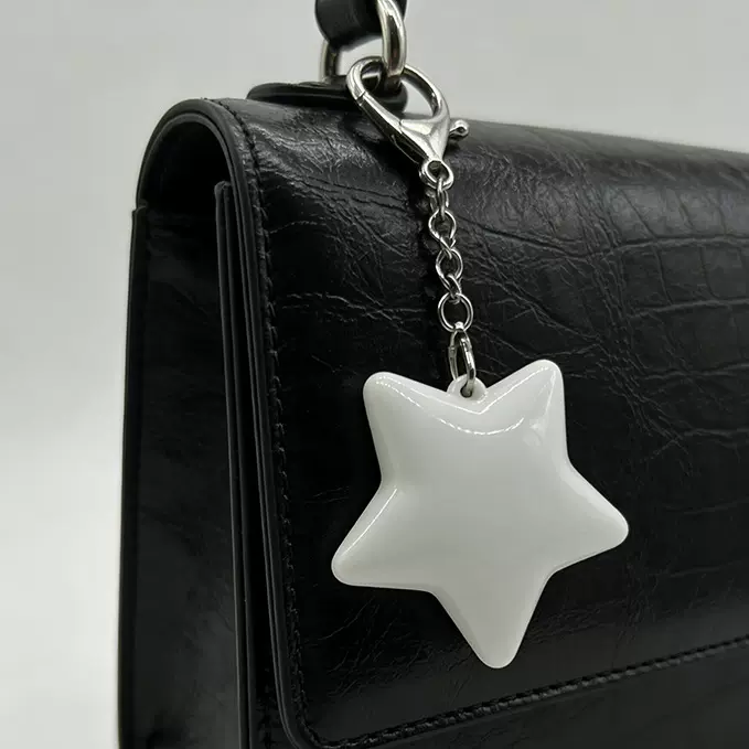 亚马逊热卖工厂可贴标现货包包挂件钥匙扣触碰式亮灯背包心形小夜