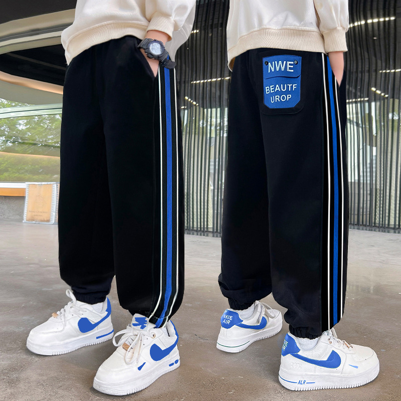 세련된 포켓 블랙 (봄과 가을)