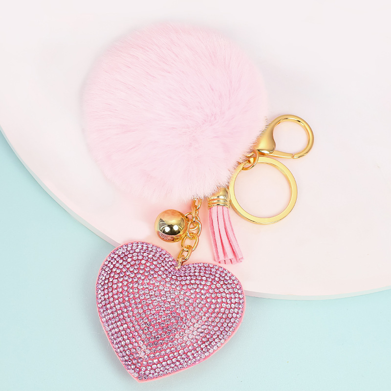 Venta caliente transfronteriza terciopelo coreano diamante color sólido amor corazón pelo bola llavero colgante bolso de las mujeres accesorios personalización