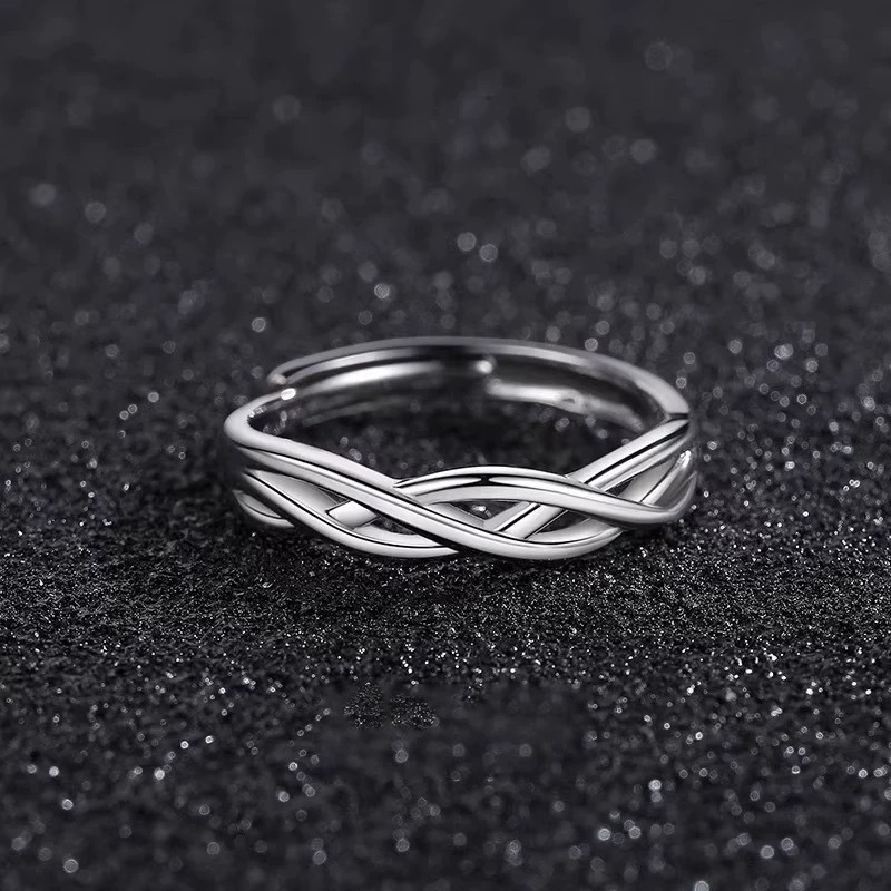 Intertwined rings (open)