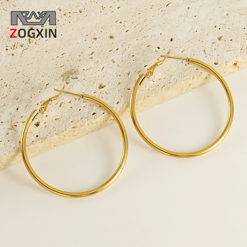 Europa y América nuevo acero inoxidable de titanio de acero 18K pendientes de oro de moda clásica pendientes de moda diseño versátil chapado en oro ins pendientes