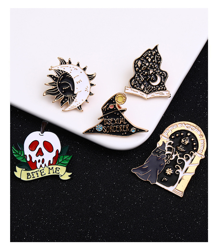 New Oil Drop Brooch Creative Skull Badge Personality Magic Star Metal Brooch Badge Accessories display picture 1