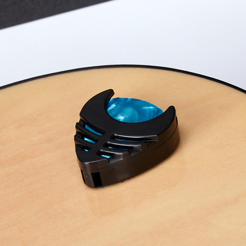 Guitar pick box picks acoustic guitar electric guitar picks pure black heart-shaped pick box small triangular pick box