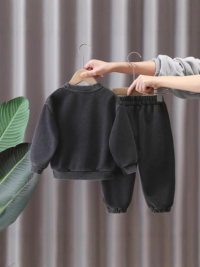 7675 traje de primavera para niños 2025 nuevo estilo estilo occidental ropa de celebridades de Internet para niños estilo primavera y otoño suéter coreano de dos piezas