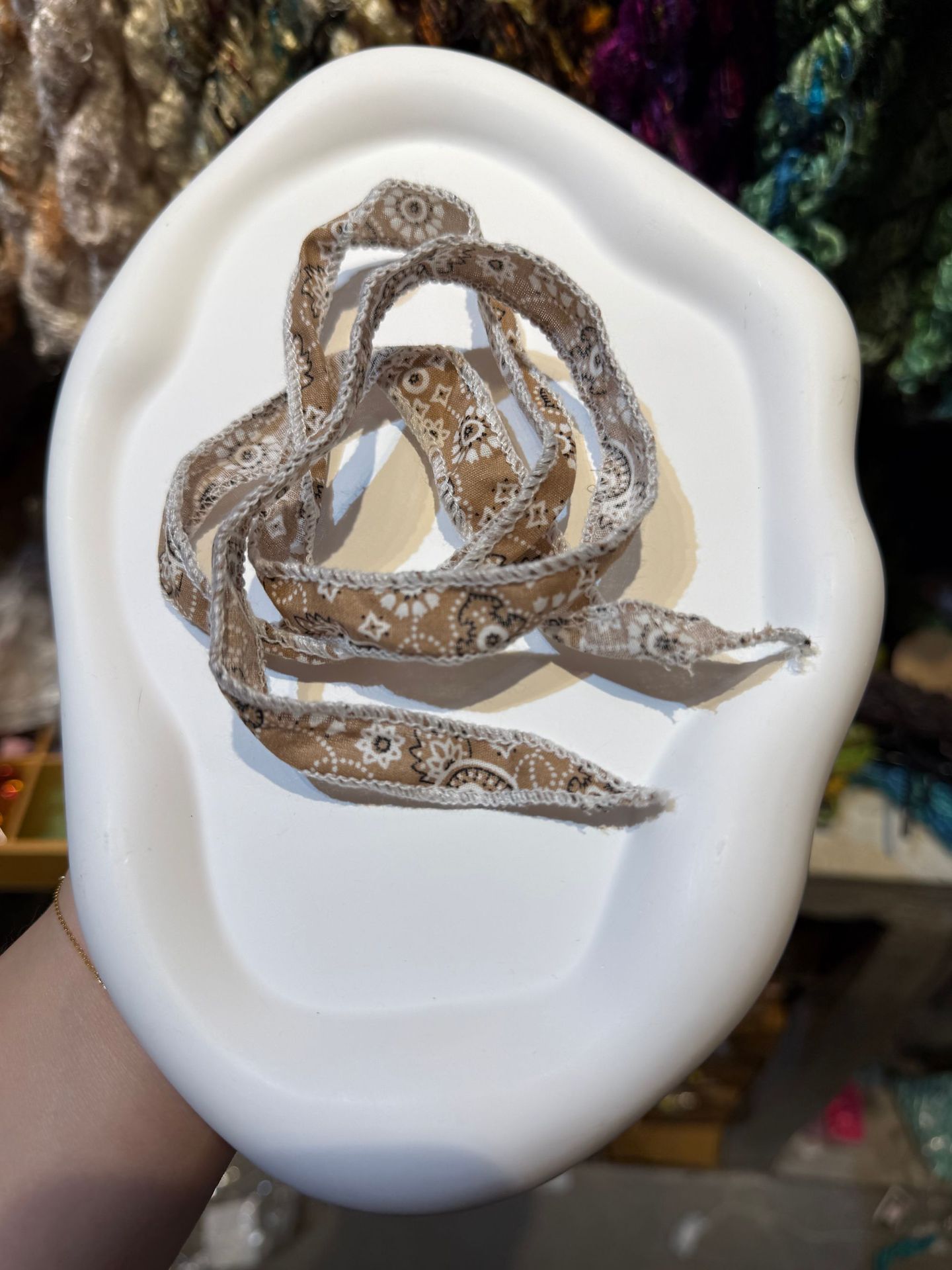 캐슈 꽃-노란색 갈색