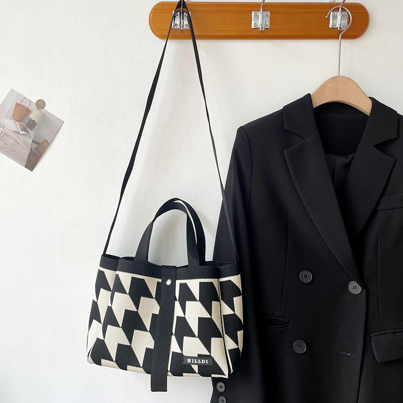 Estilo coreano nicho diseño negro y blanco Flecha de punto pequeño bolso cuadrado bolso casual versátil de gran capacidad bolsa de mensajero bolso de las mujeres