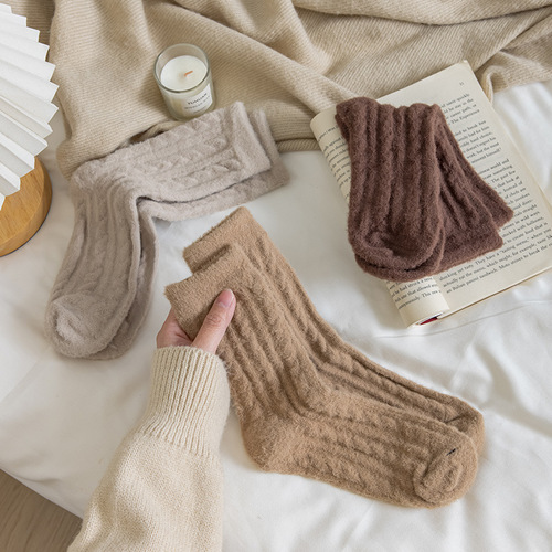 Australian velvet thickened socks for women in winter plus velvet twist mid-calf socks solid color home warm confinement socks sleep stockings