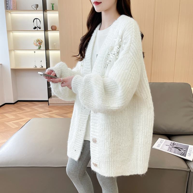 2025秋季毛衣琉萤漫闪时尚复古重工法式刺绣亮片V领女装针织开衫|undefined