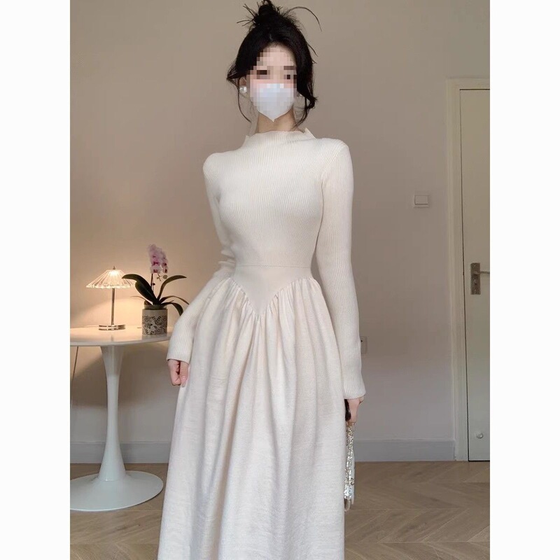 Hepburn-Style Black Long-Sleeved Knitted Dress, Autumn and Winter French Tea Style, Belly-Covering and Warm Skirt