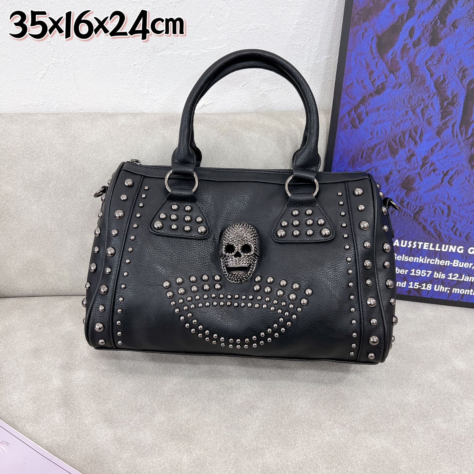 Nueva bolsa punk europea y americana de moda remaches calavera en relieve negro bolso de hombro de mujer mochila