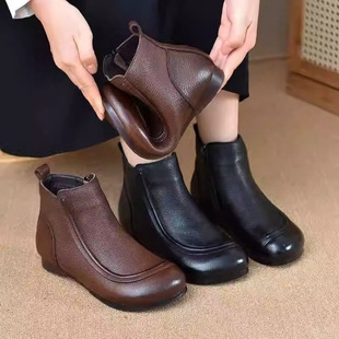 Soft-Soled, Soft-Surface Mother's Shoes 2025 New Autumn and Winter Flat-Soled Leather Shoes for Middle-Aged and Elderly Women Wholesale Fleece-Lined Short Boots Women's Shoes