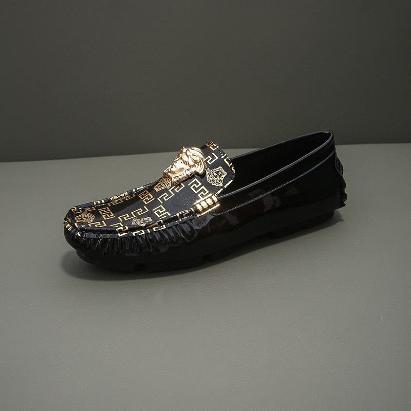 Zapatos de cuajada de cuero brillante, zapatos casuales de cuero de lujo ligero en relieve de tendencia para hombres, suela suave, cómodos zapatos perezosos de negocios de un solo pedal para hombres