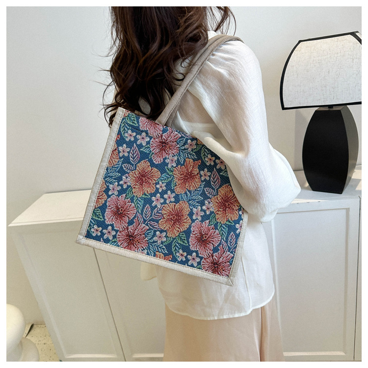 Women's Medium All Seasons Canvas Flower Streetwear Square Magnetic Buckle Tote Bag display picture 1