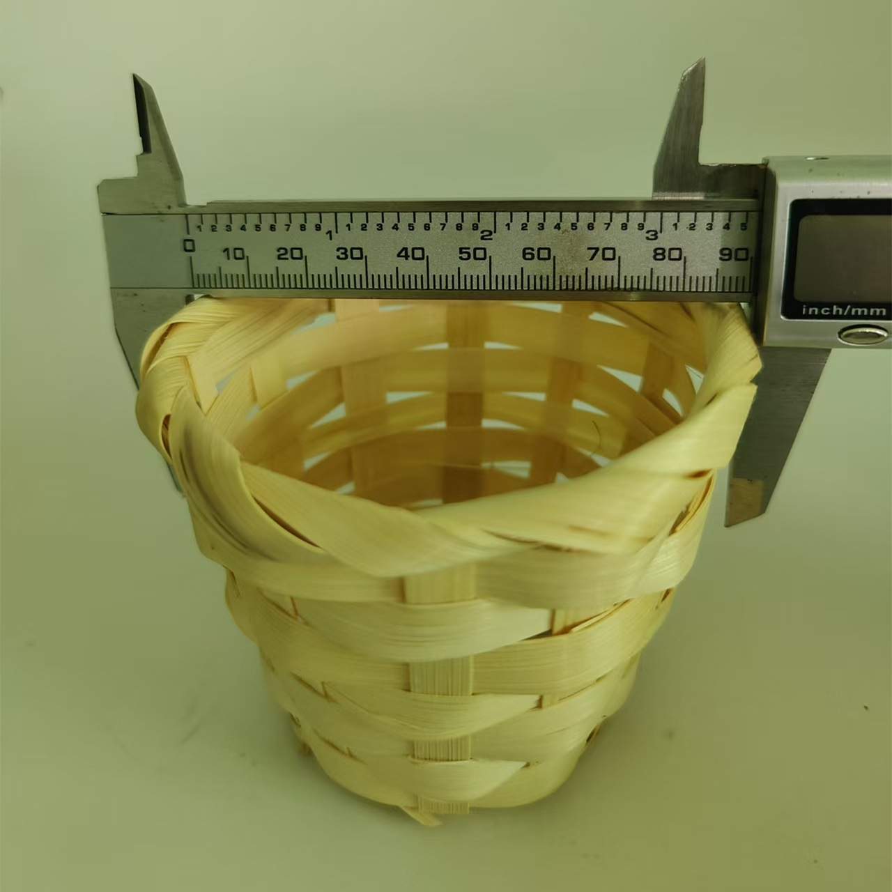 Mini Cesta de Almacenamiento de Bambú de Bambú Hecho a Mano para Escritorio y Hogar image 2
