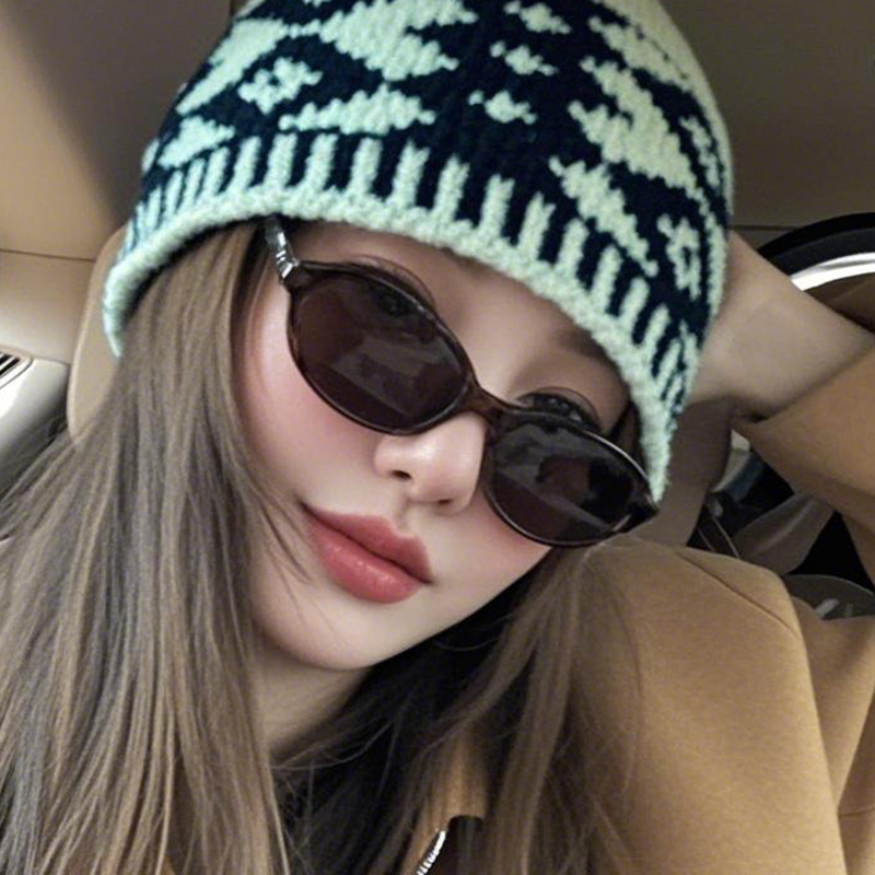 Gafas de sol ovaladas de montura pequeña retro transfronterizas europeas y americanas 2024 nuevas gafas de sol de sombra esenciales para la fotografía callejera al aire libre