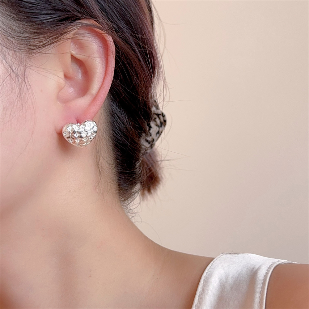 7g Weight Alloy Ear Needle Material Ear Studs Classification 1 Pair Quantity Date, Tea Party Occasion Alloy Material Star, Heart Shape Pattern All Seasons Season Women's Gender Plating Design Retro, Classic Style Style 1 Pair Retro Classic Style Star Heart Shape Plating Alloy Ear Studs 4