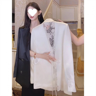 [Hot Selling in Store] Designed Black Suit Jacket for Women, New Loose Goddess Style with Lace Splicing on the Back