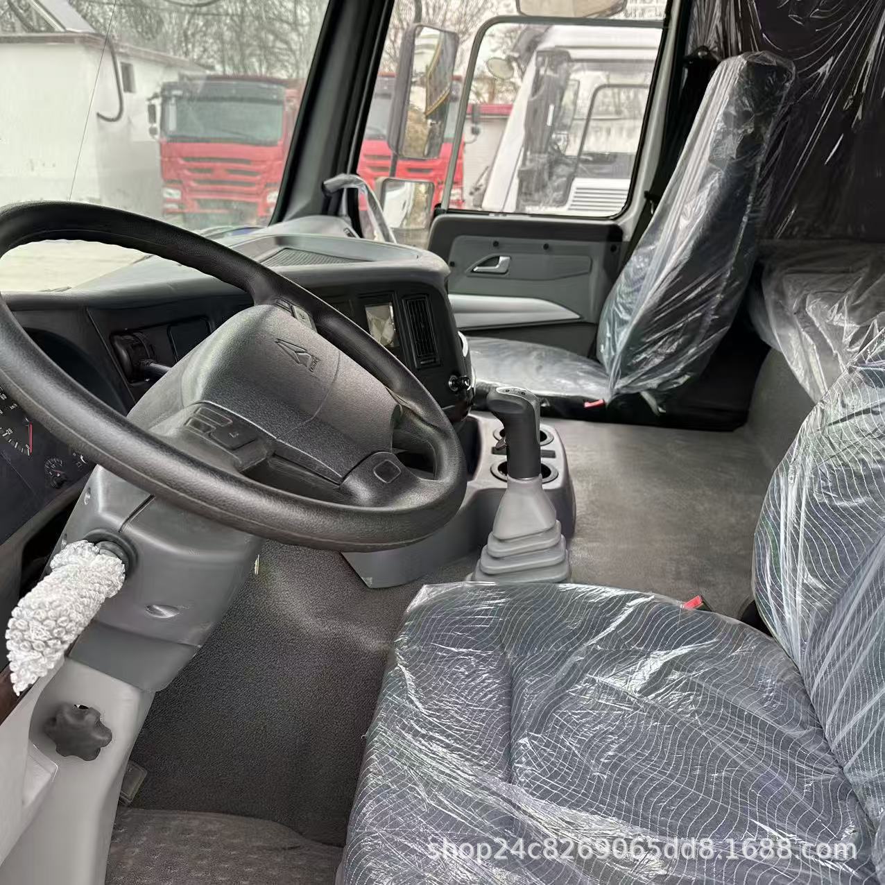 Sinotruk Howo Dump Truck 371 Horsepower 6X4 Dump Truck for Transporting Gravel and Soil, Export Howo Dump Truck