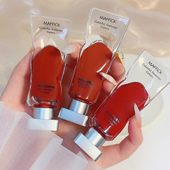 国境を越えたmafick氷のベルベットの唇釉薬は潤いがない唇の色がカップ口紅の卸売りにつきにくい