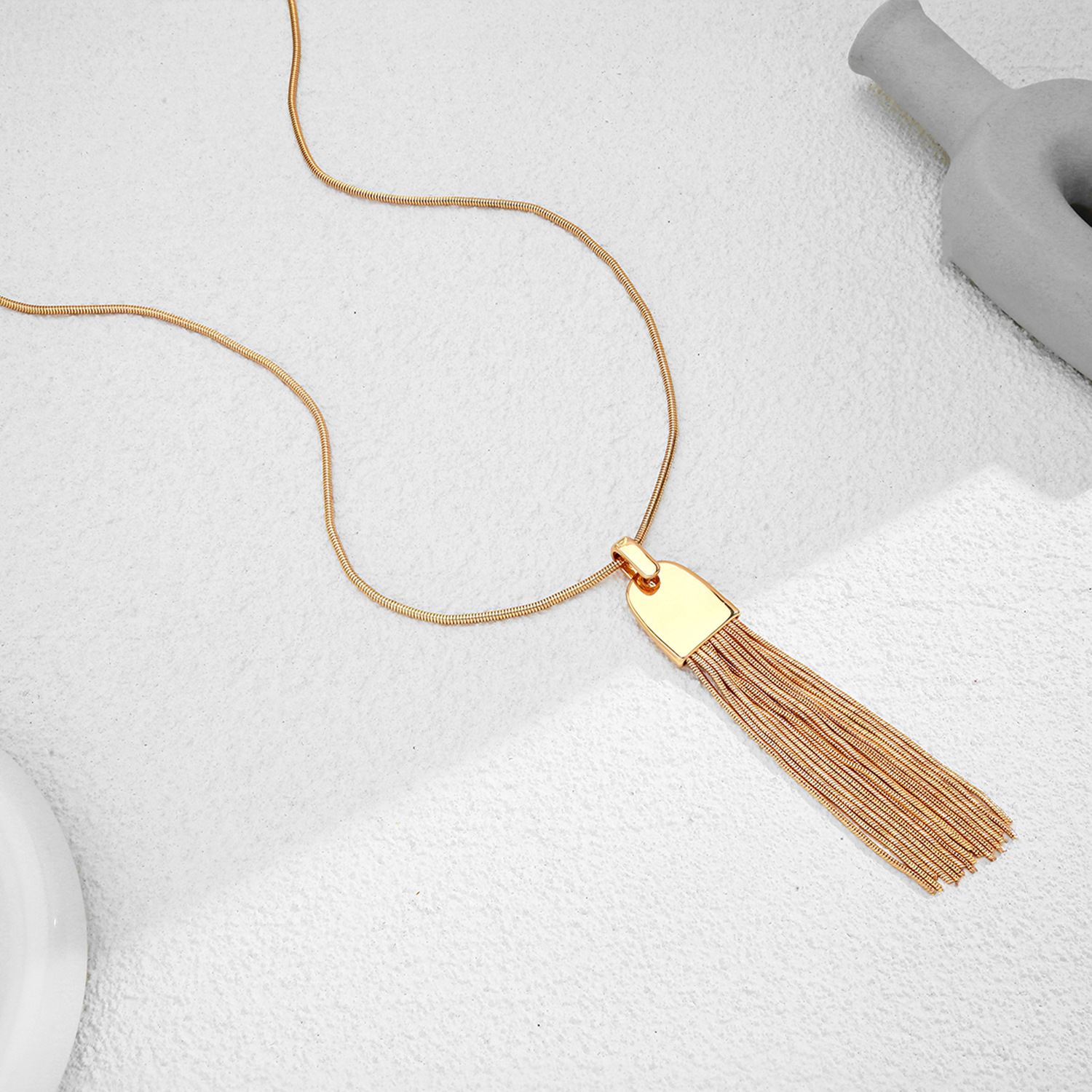 european-and-american-explosive-simple-personality-exaggerated-necklace-clavicle-chain-all-match-tassel-metal-light-luxury-high-end-sense-accessories-necklace european-and-american-explosive-simple-personality-exaggerated-necklace-clavicle-chain-all-match-tassel-metal-light-luxury-high-end-sense-accessories-necklace