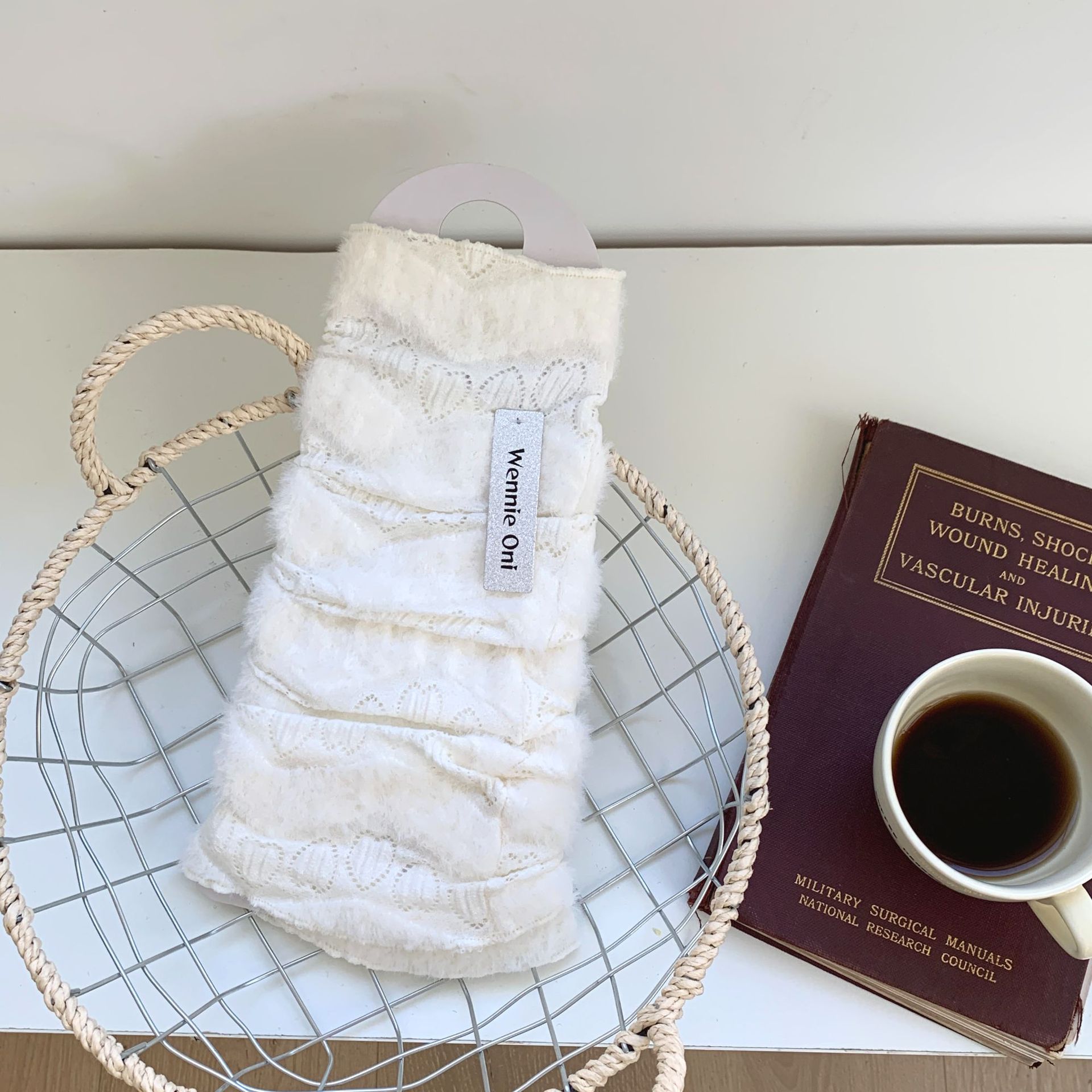 Matching color socks furry boots white brown retro modern Spice Girl leg set ins Hara Suya_voghion.com
