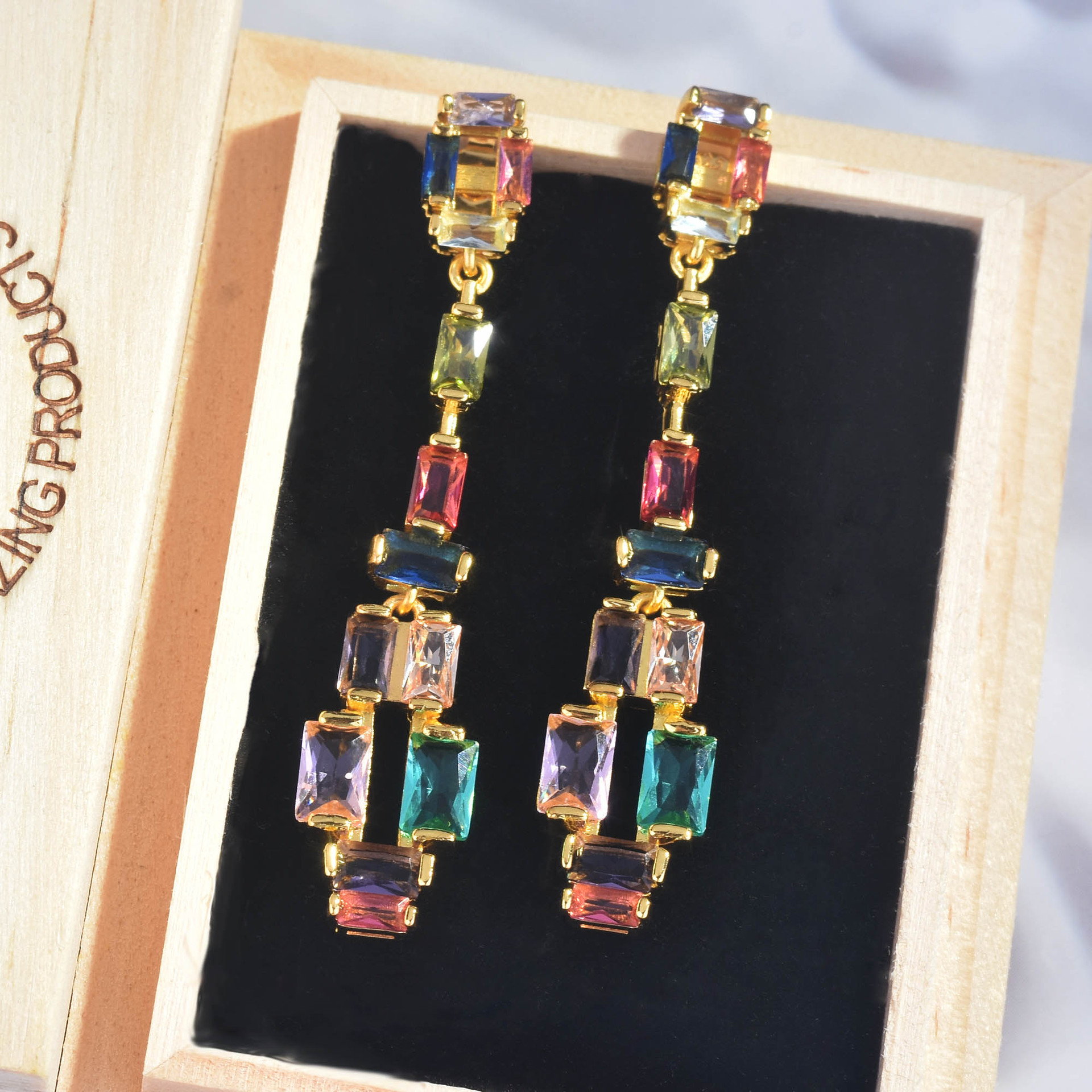 Boucles D'oreilles De Mode De Contraste Super Flash Zircon Boucles D'oreilles Simulation Tourmaline Colorée Longues Boucles D'oreilles display picture 3