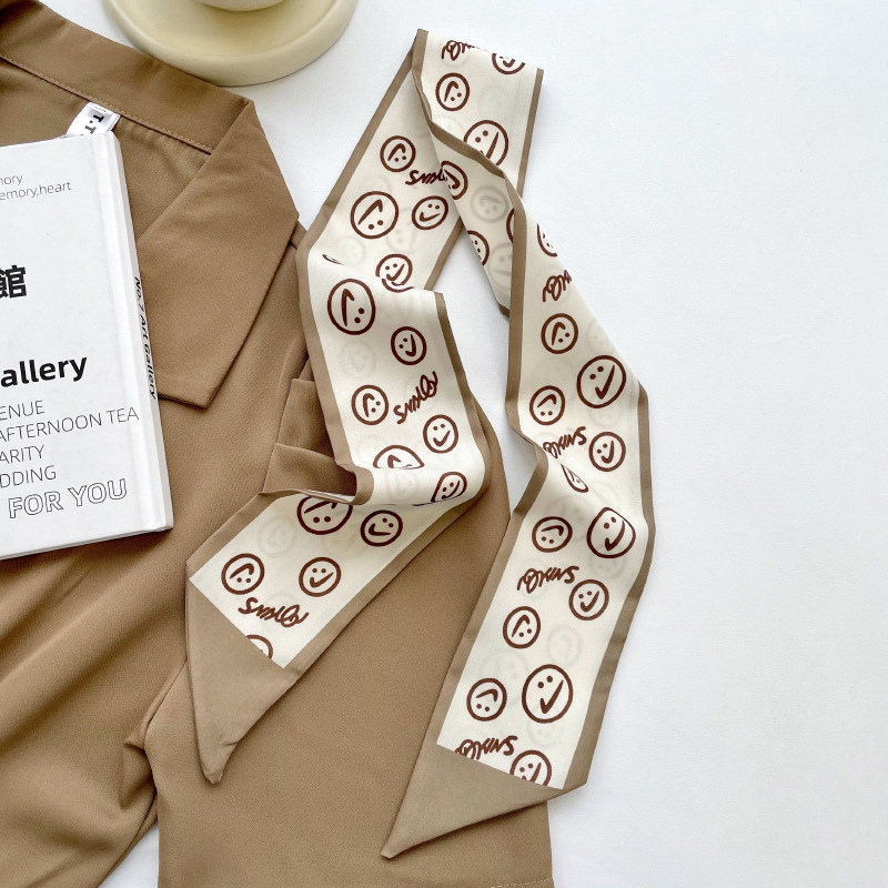 Cara sonriente caqui