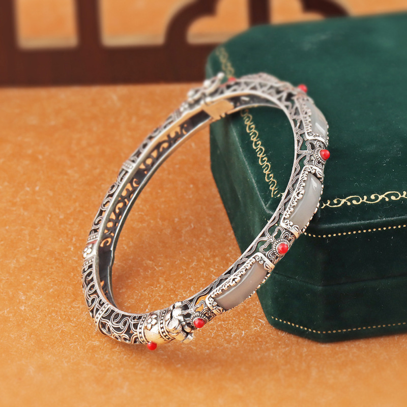 Retro retro butterfly no-matter card hollow bracelet female niche design classical ethnic style open bracelet for mother Retro retro butterfly no-matter card hollow bracelet female niche design classical ethnic style open bracelet for mother