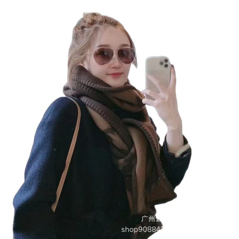 秋冬保暖浅灰色羊毛围巾女经典老花双面高级感长披肩羊绒加厚围脖|undefined