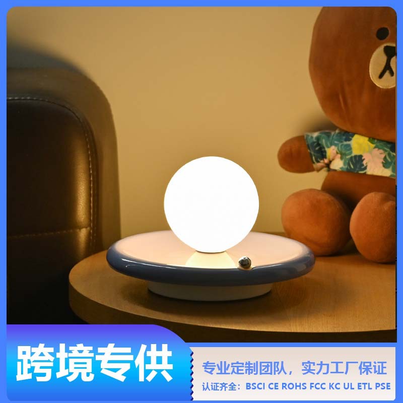 Lámpara decorativa con estilo elegante y cuentas tipo perla