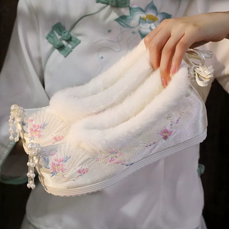 Зимняя обувь ханьфу женская обувь с вышивкой в этническом стиле танцевальная обувь на среднем каблуке старая Пекинская Тканевая обувь в старинном стиле старинный костюм обувь на флисовой подкладке