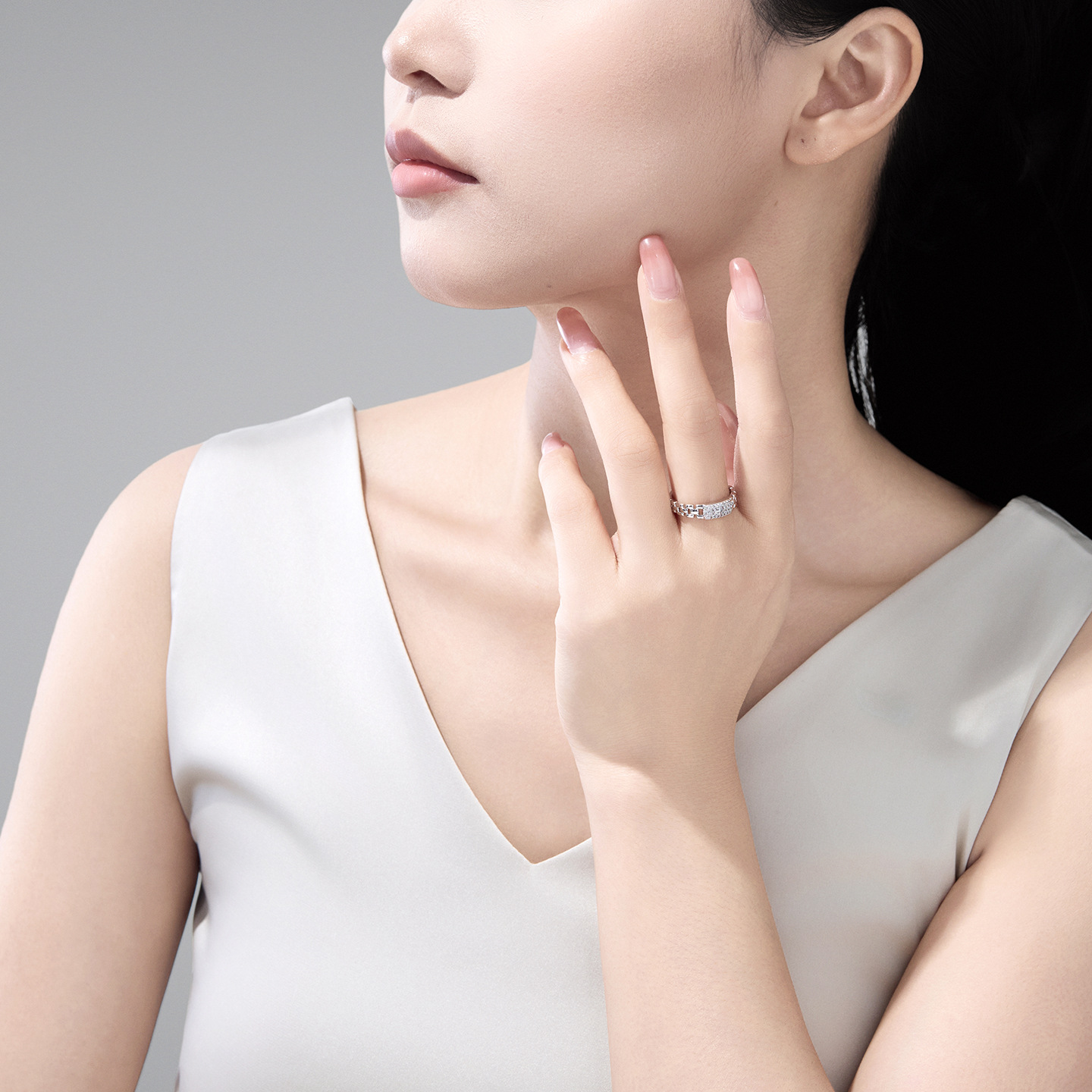 Xuping gemas artificiales anillo de diseño simple y elegante anillo de aleación de cobre brillante joyas de nicho al por mayor