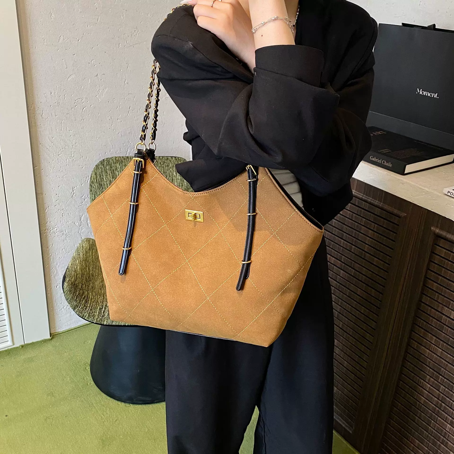 跨境磨砂麂皮绒托特包锁扣链条小众单肩包高级潮流女大容量手提包