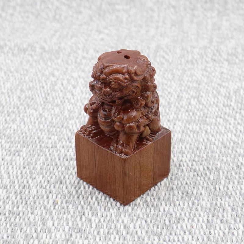 白酸の枝の木の彫刻の取っ手の件の木のペンダントの十二生肖の文は取っ手の赤い木の工芸品の置物の卸売りをします。|undefined