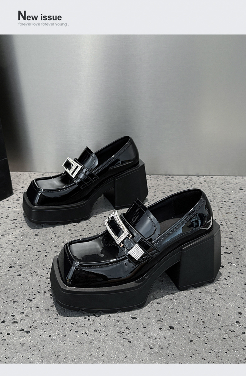 Mocassini con suola spessa da donna autunno 2024, versatili e con altezza crescente. Un piede, tacco spesso, stile britannico nero_voghion.com